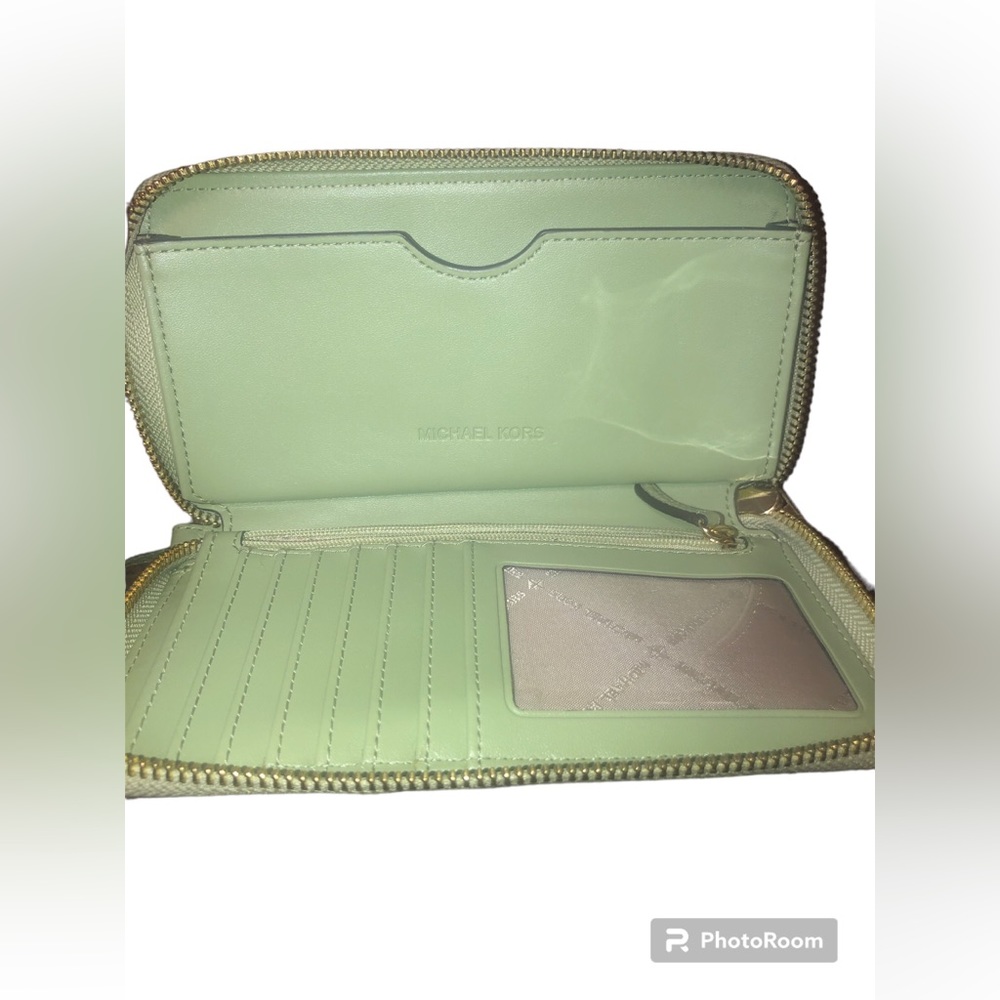 Michael Kors Wallet - Picture 6 of 6
